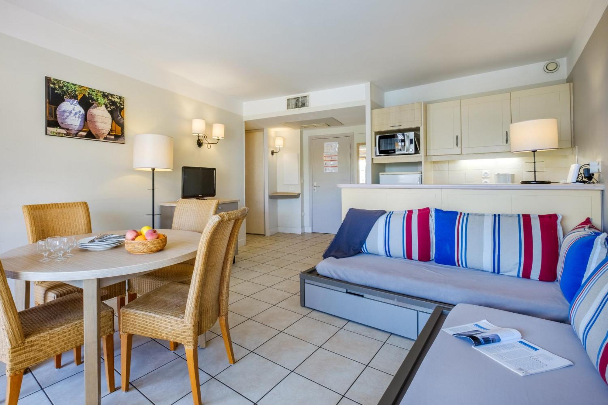 Résidence Pierre&Vacances Heliotel Marine Saint-Laurent-du-Var Extérieur photo