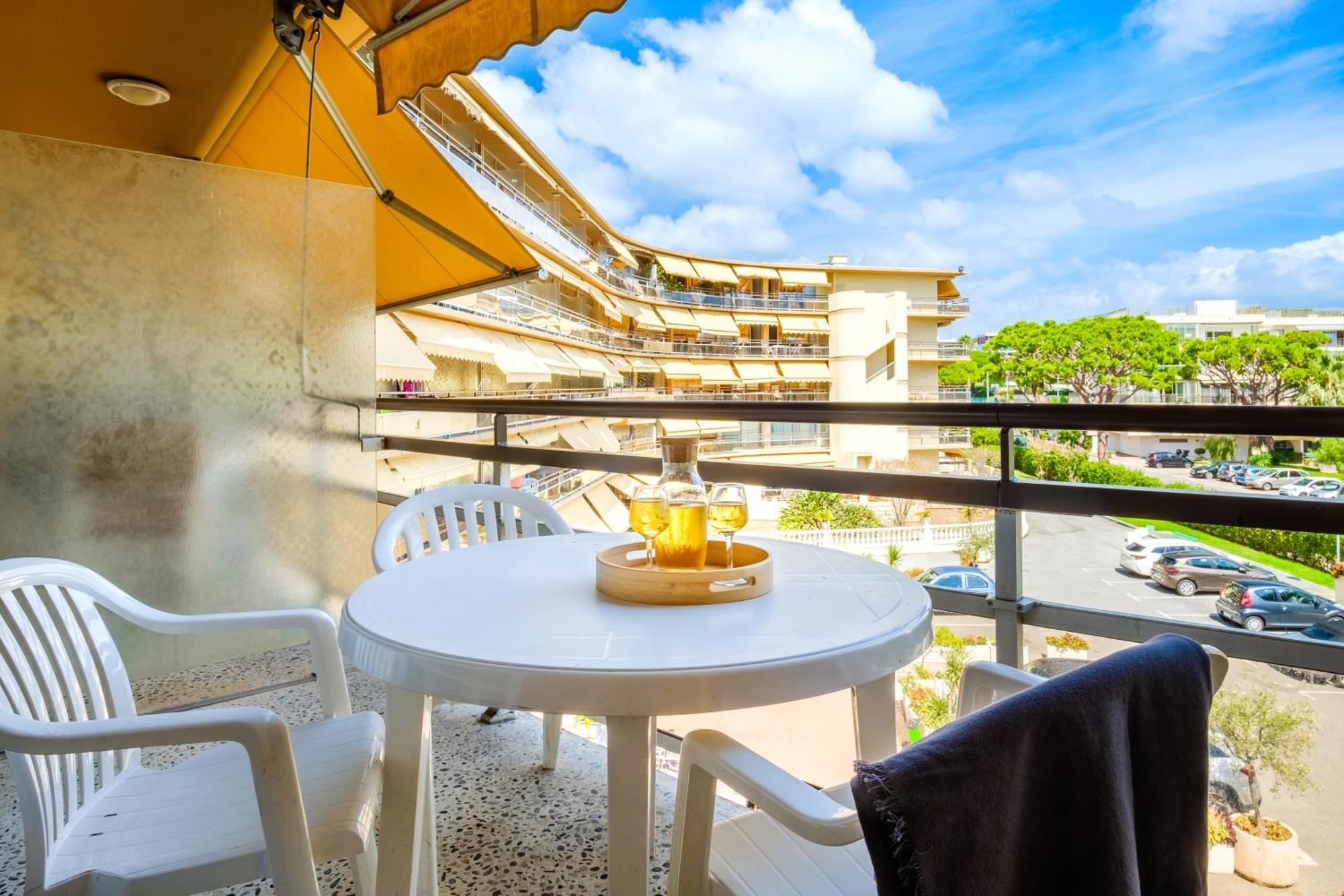 Résidence Pierre&Vacances Heliotel Marine Saint-Laurent-du-Var Extérieur photo