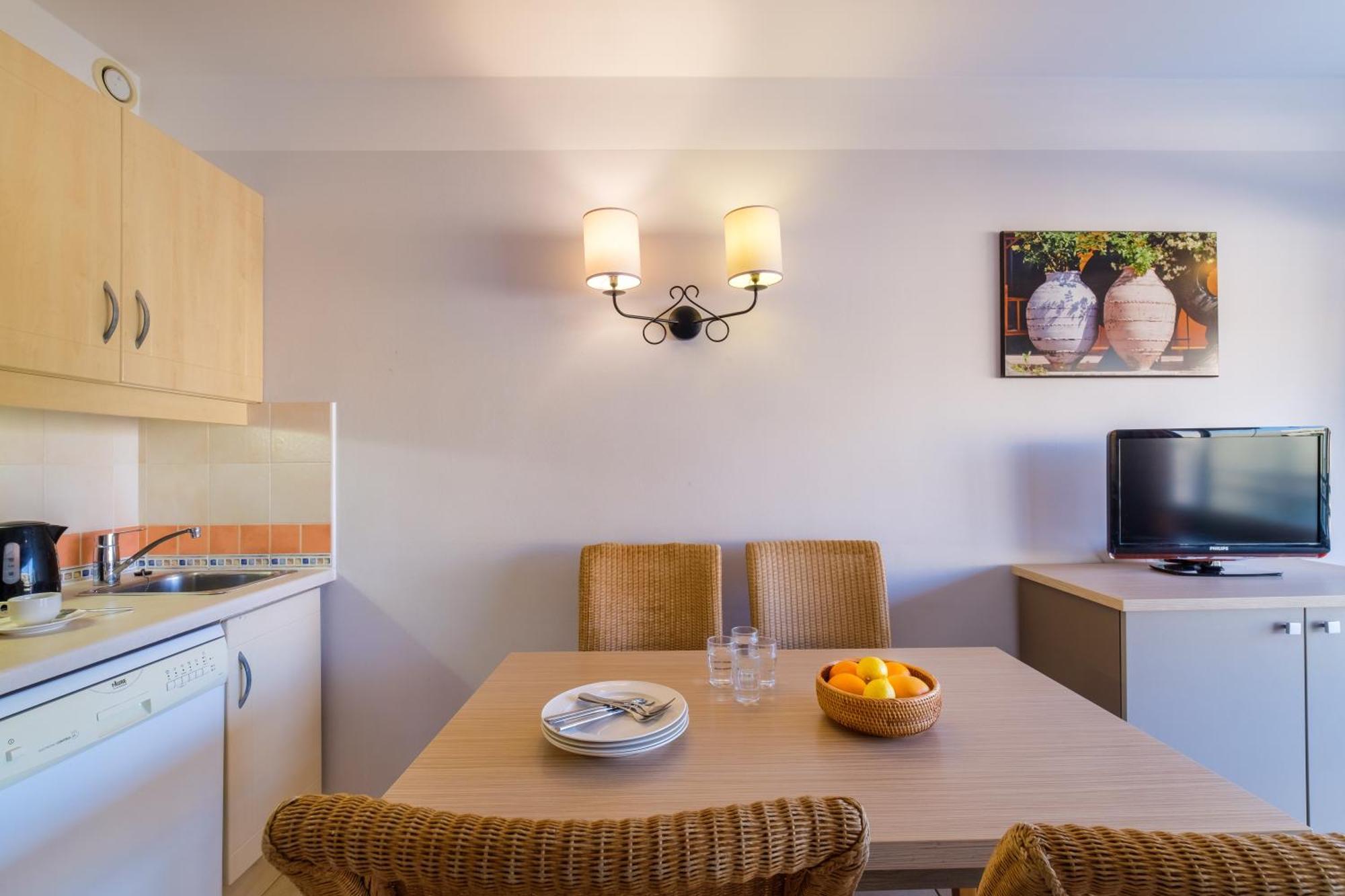 Résidence Pierre&Vacances Heliotel Marine Saint-Laurent-du-Var Extérieur photo