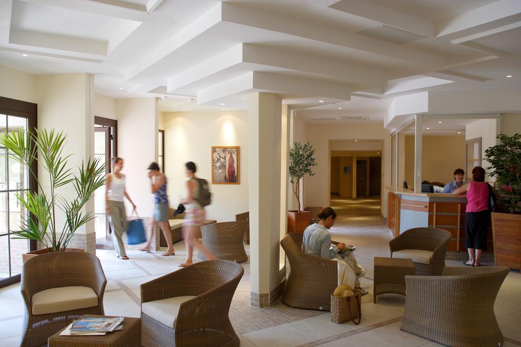 Résidence Pierre&Vacances Heliotel Marine Saint-Laurent-du-Var Extérieur photo